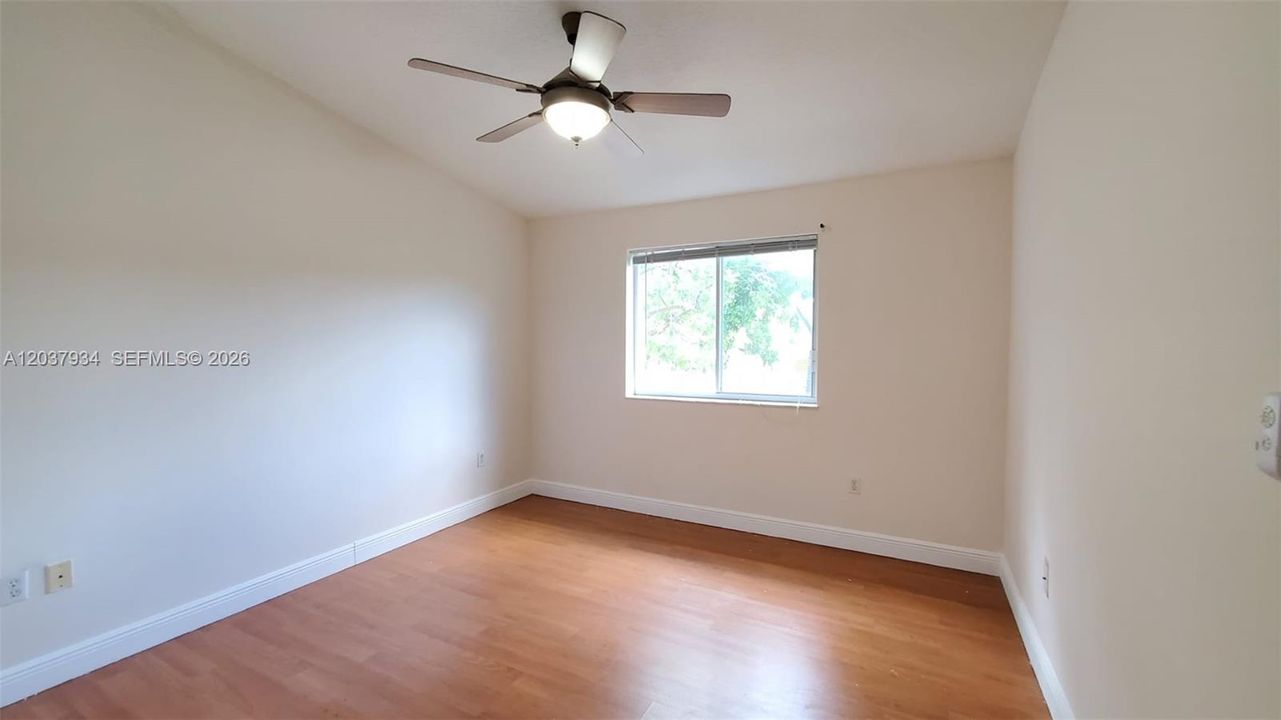 В аренду: $2,099 (2 спален, 2 ванн, 970 Квадратных фут)