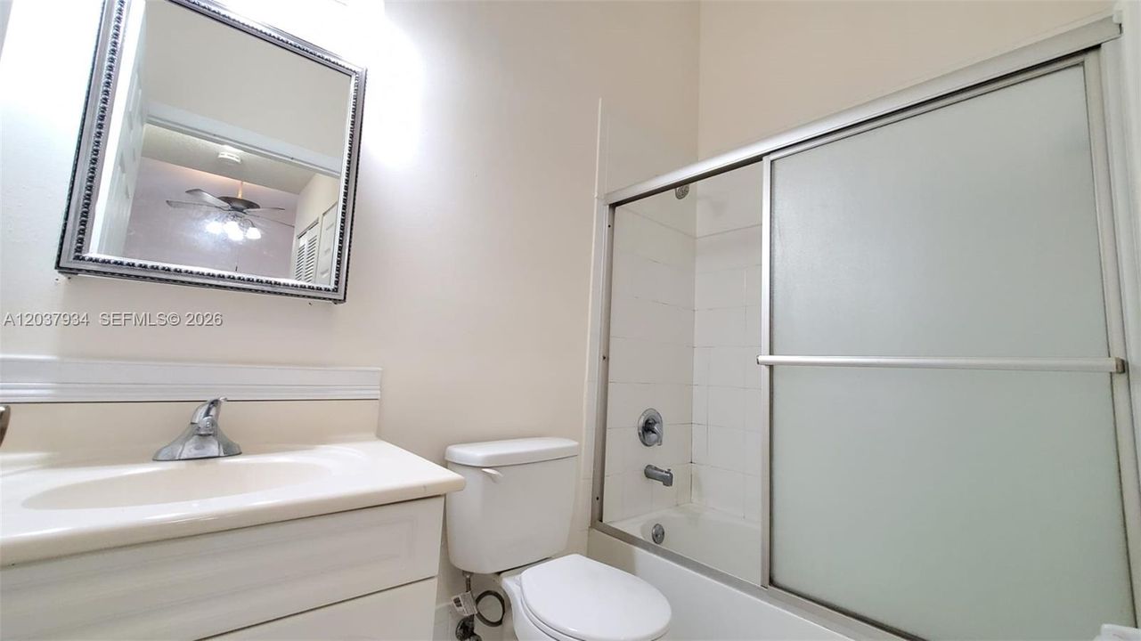 В аренду: $2,099 (2 спален, 2 ванн, 970 Квадратных фут)