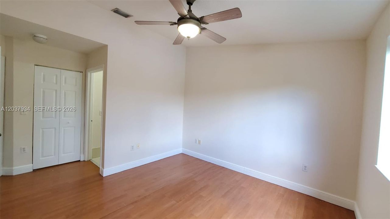В аренду: $2,099 (2 спален, 2 ванн, 970 Квадратных фут)