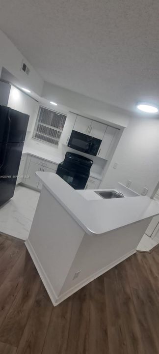For Sale: $237,000 (2 beds, 1 baths, 965 Square Feet)
