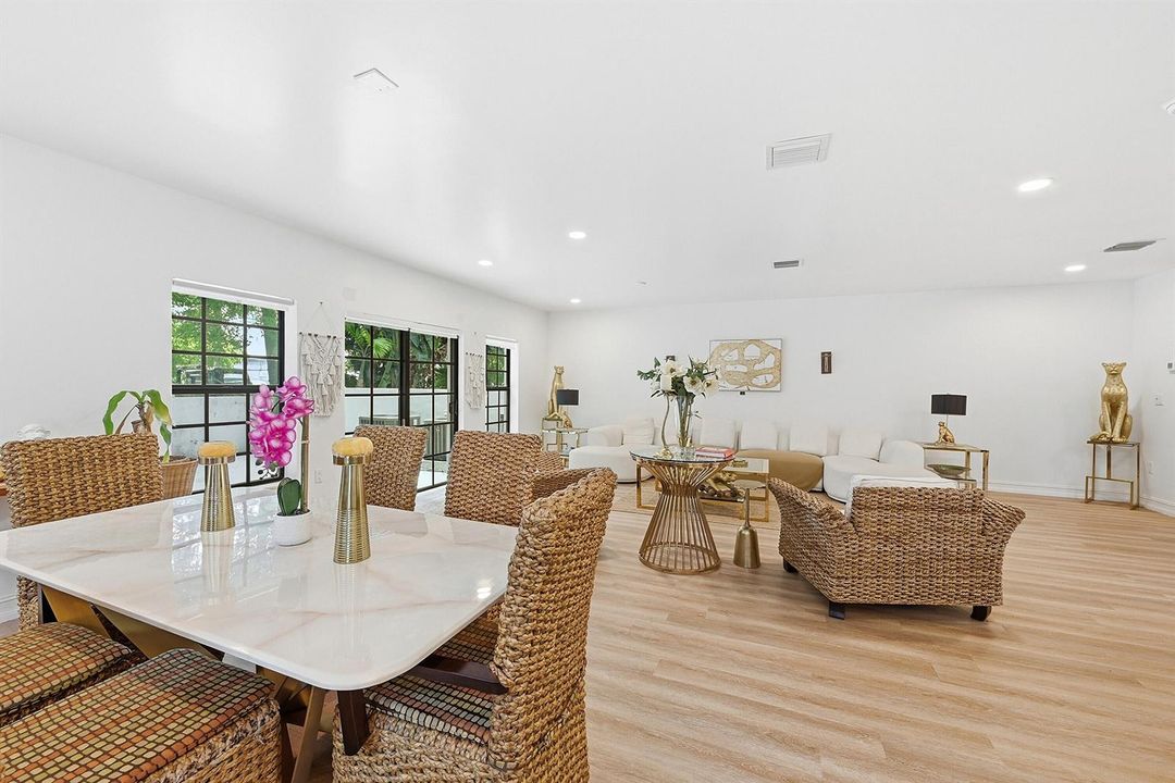 10_dining area