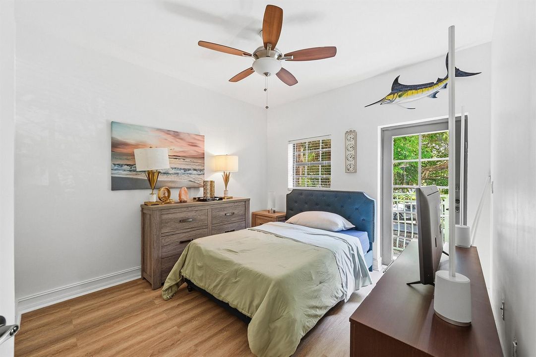 28_bedroom