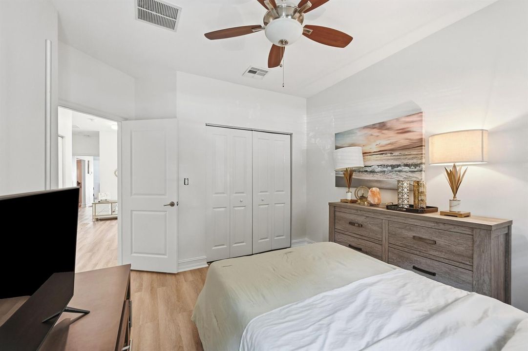 29_bedroom