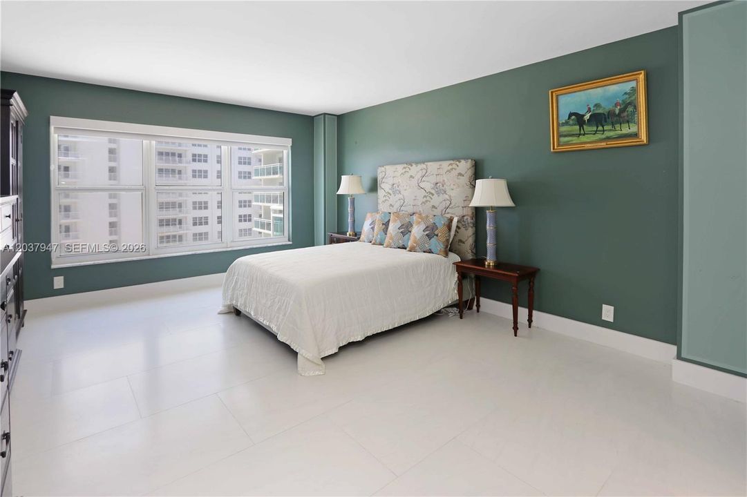 For Sale: $749,000 (2 beds, 2 baths, 1435 Square Feet)