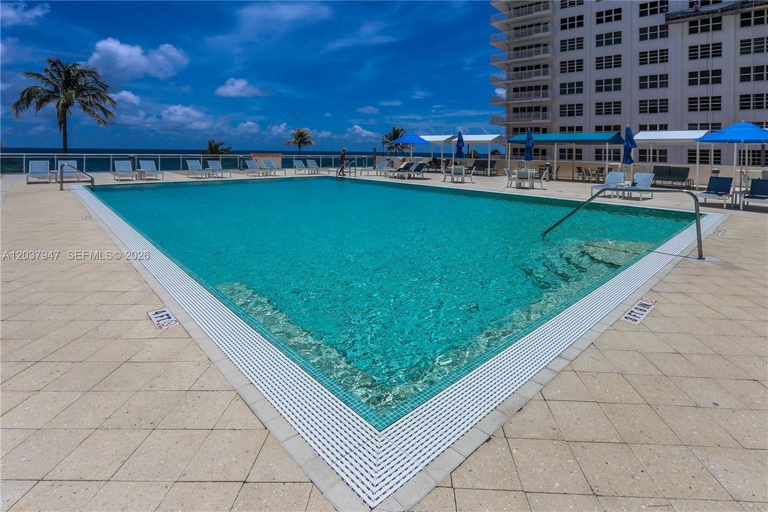 For Sale: $749,000 (2 beds, 2 baths, 1435 Square Feet)