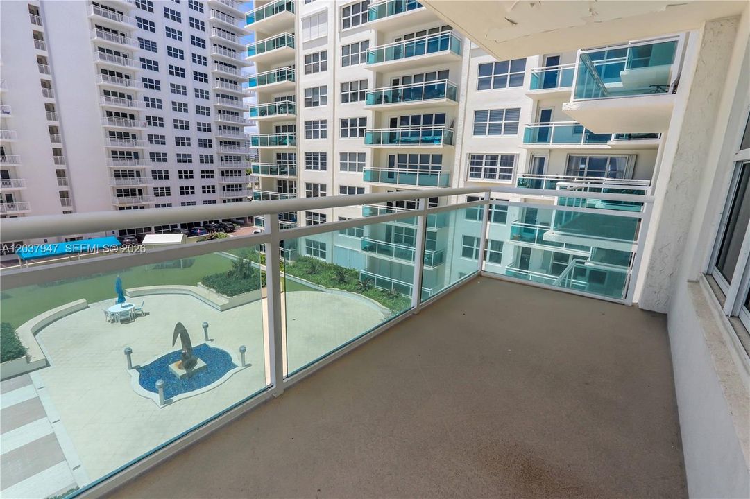 For Sale: $749,000 (2 beds, 2 baths, 1435 Square Feet)