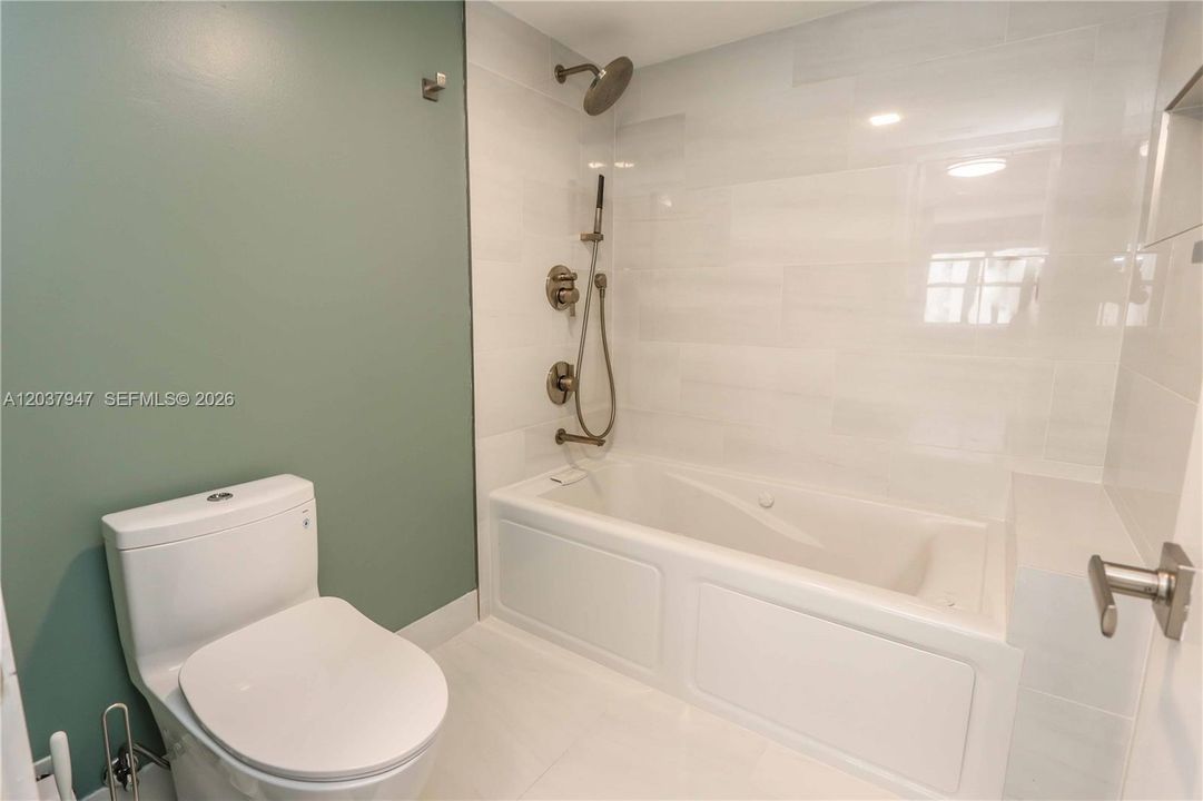 For Sale: $749,000 (2 beds, 2 baths, 1435 Square Feet)