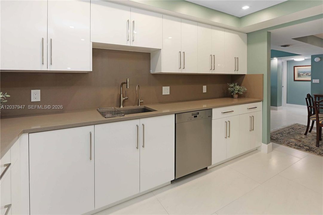 For Sale: $749,000 (2 beds, 2 baths, 1435 Square Feet)