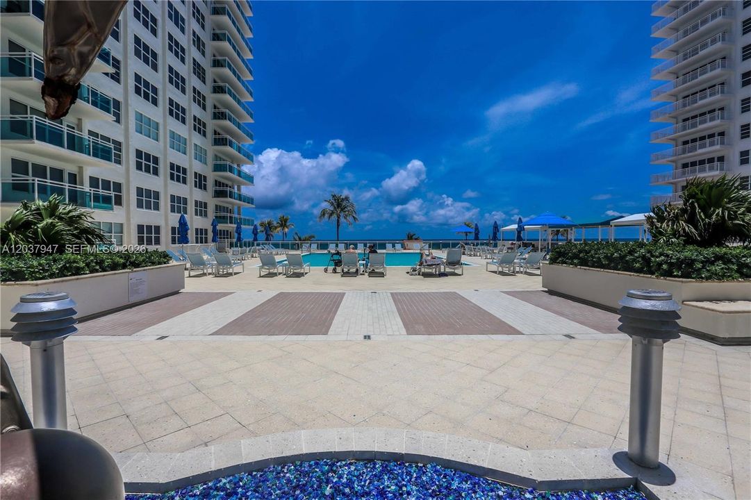 For Sale: $749,000 (2 beds, 2 baths, 1435 Square Feet)