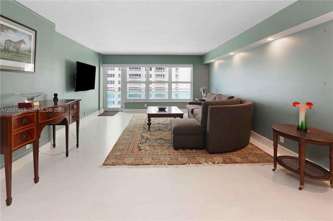 For Sale: $749,000 (2 beds, 2 baths, 1435 Square Feet)