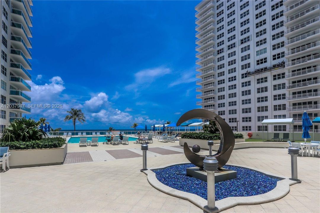For Sale: $749,000 (2 beds, 2 baths, 1435 Square Feet)