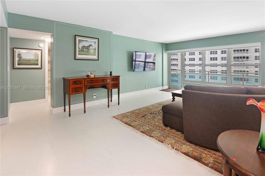 For Sale: $749,000 (2 beds, 2 baths, 1435 Square Feet)