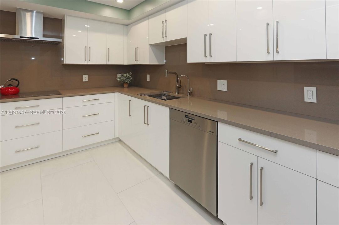 For Sale: $749,000 (2 beds, 2 baths, 1435 Square Feet)