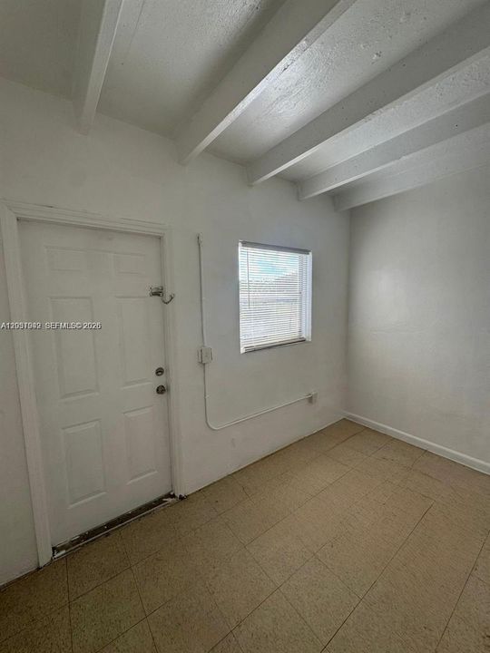 En Renta: $1,350 (1 camas, 1 baños, 2542 Pies cuadrados)
