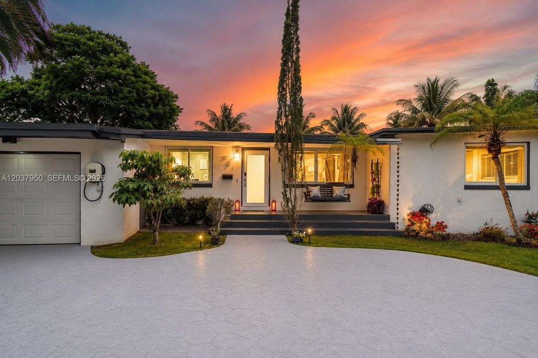 For Sale: $749,000 (3 beds, 2 baths, 1371 Square Feet)