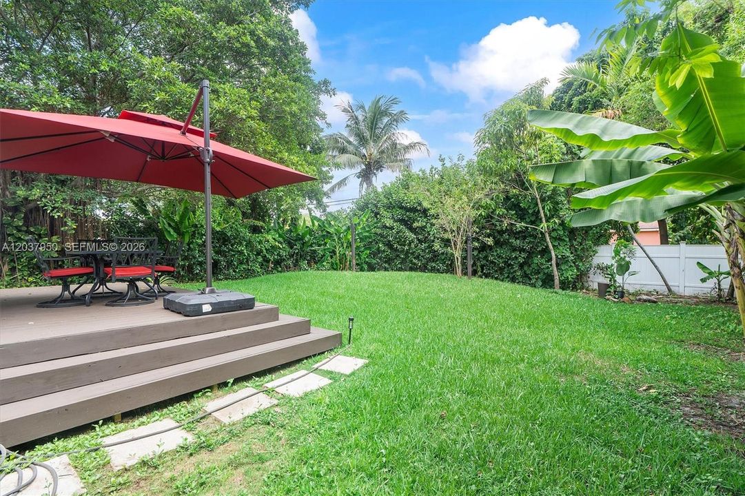 For Sale: $749,000 (3 beds, 2 baths, 1371 Square Feet)