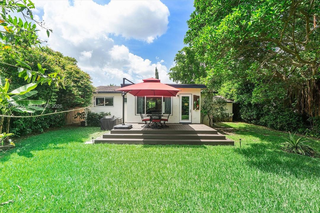 For Sale: $749,000 (3 beds, 2 baths, 1371 Square Feet)