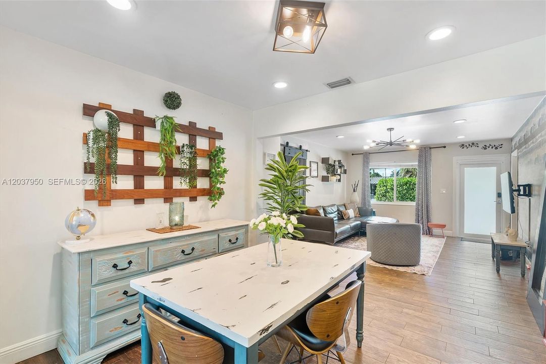 For Sale: $749,000 (3 beds, 2 baths, 1371 Square Feet)