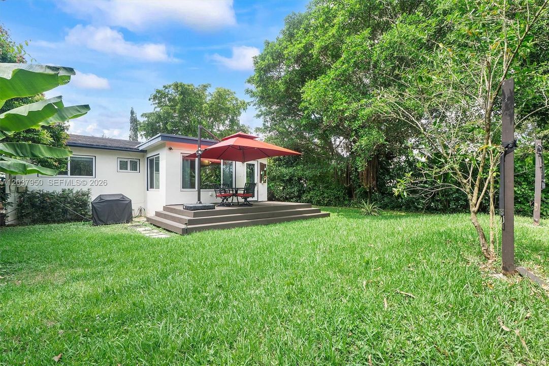 For Sale: $749,000 (3 beds, 2 baths, 1371 Square Feet)