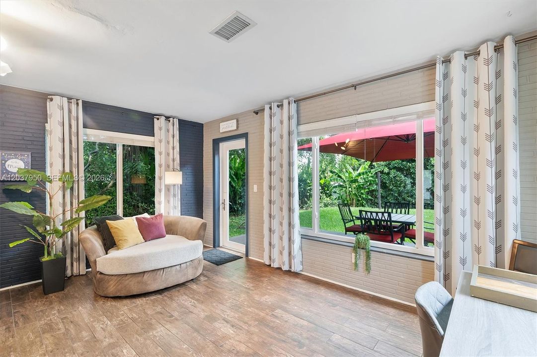 For Sale: $749,000 (3 beds, 2 baths, 1371 Square Feet)