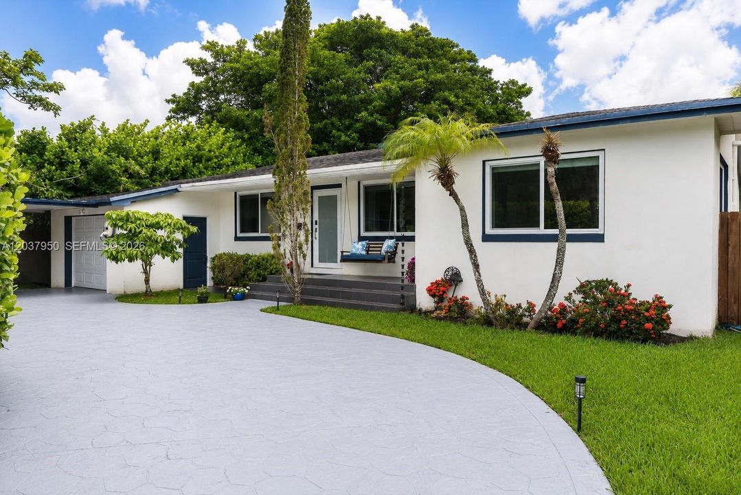 For Sale: $749,000 (3 beds, 2 baths, 1371 Square Feet)