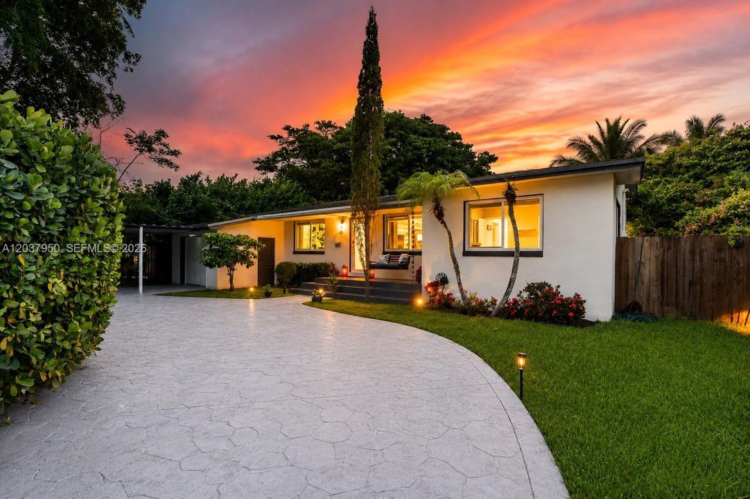 For Sale: $749,000 (3 beds, 2 baths, 1371 Square Feet)