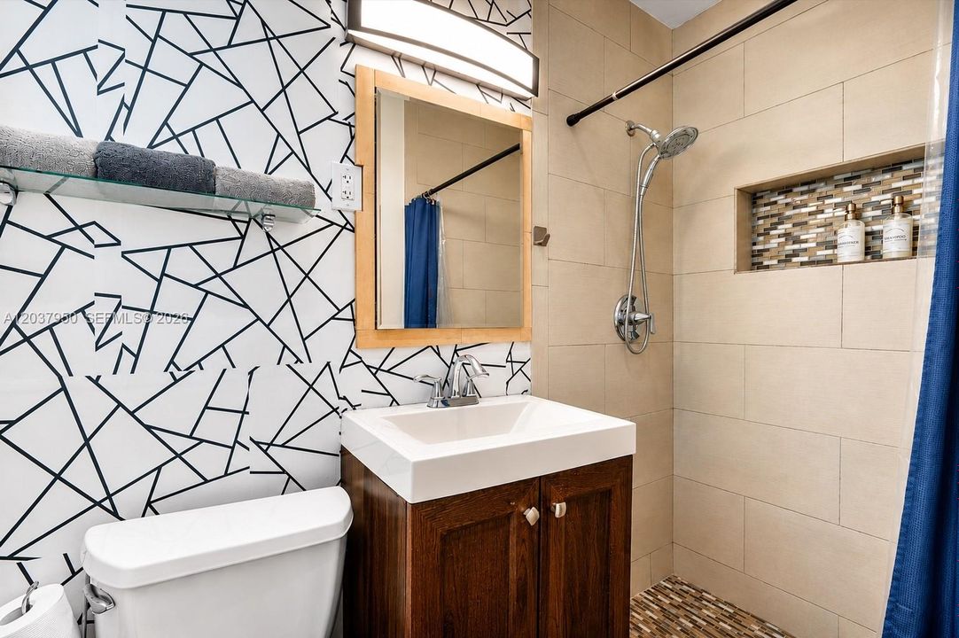 For Sale: $749,000 (3 beds, 2 baths, 1371 Square Feet)