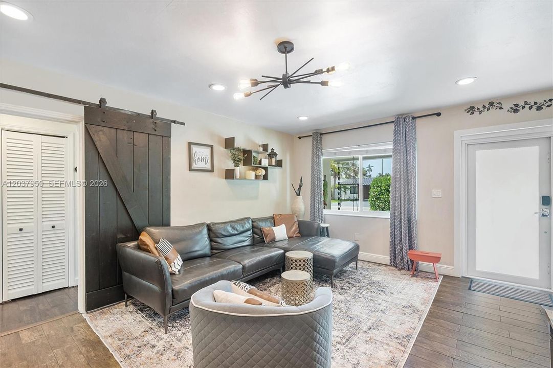 For Sale: $749,000 (3 beds, 2 baths, 1371 Square Feet)