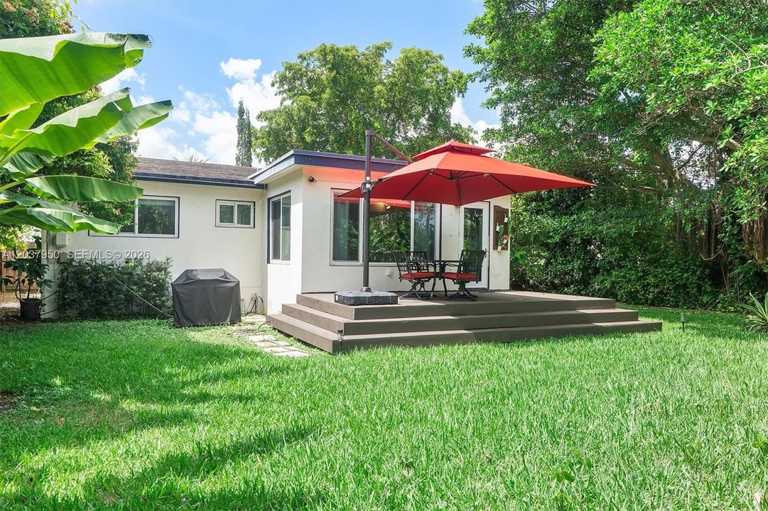For Sale: $749,000 (3 beds, 2 baths, 1371 Square Feet)