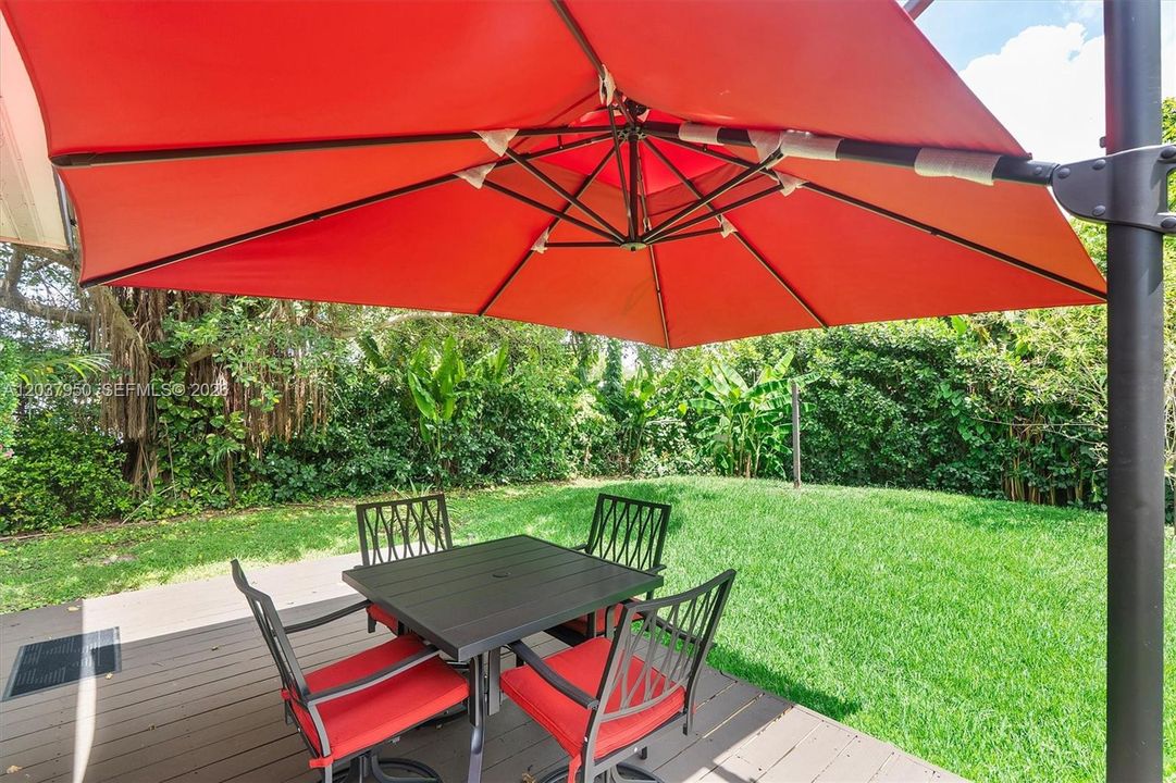 For Sale: $749,000 (3 beds, 2 baths, 1371 Square Feet)