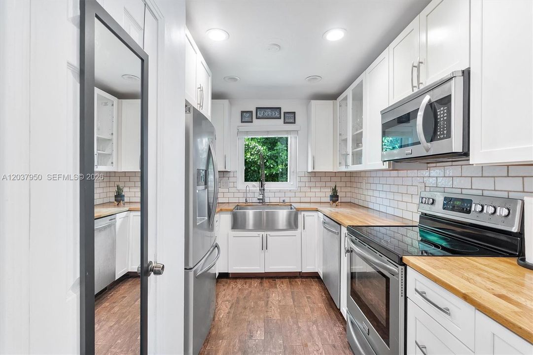 For Sale: $749,000 (3 beds, 2 baths, 1371 Square Feet)