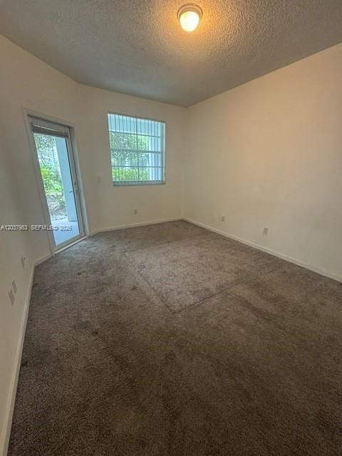 For Sale: $310,000 (1 beds, 1 baths, 893 Square Feet)