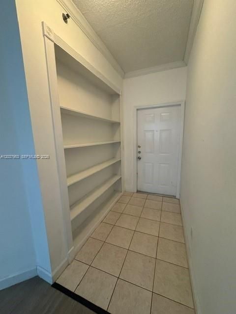 For Sale: $310,000 (1 beds, 1 baths, 893 Square Feet)