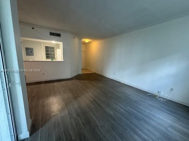 For Sale: $310,000 (1 beds, 1 baths, 893 Square Feet)