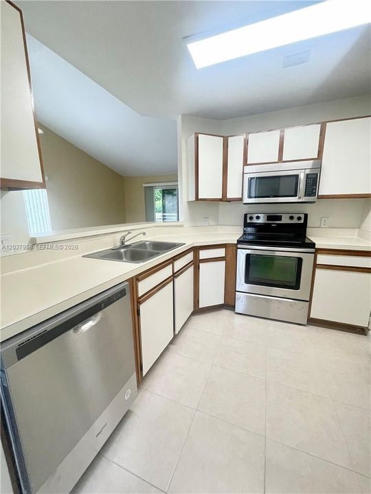 For Rent: $1,754 (1 beds, 1 baths, 872 Square Feet)