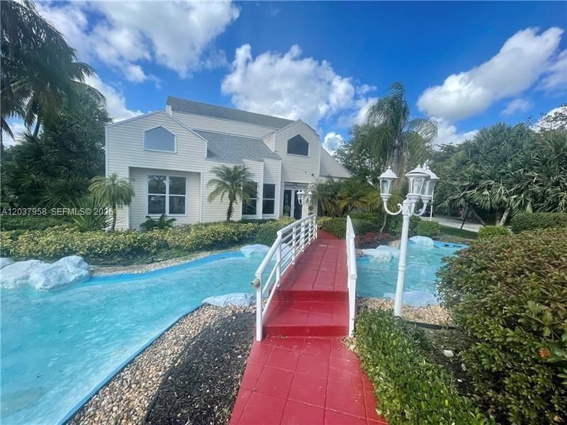 For Rent: $1,754 (1 beds, 1 baths, 872 Square Feet)