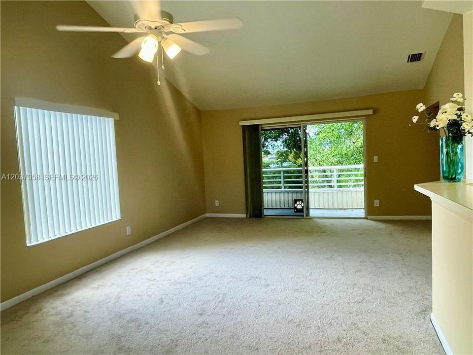 For Rent: $1,754 (1 beds, 1 baths, 872 Square Feet)