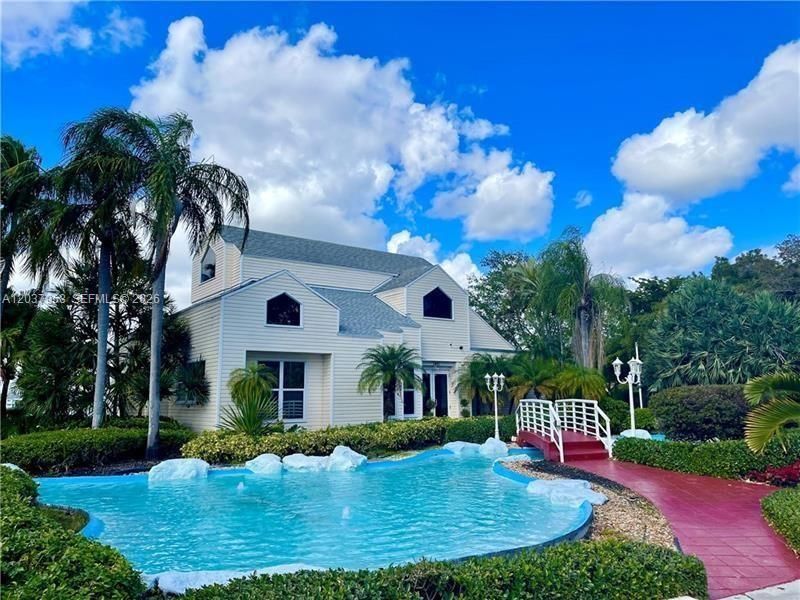 For Rent: $1,754 (1 beds, 1 baths, 872 Square Feet)