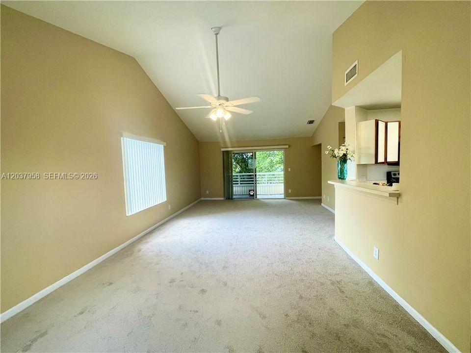 For Rent: $1,754 (1 beds, 1 baths, 872 Square Feet)