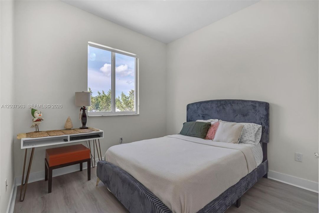 En Venta: $735,000 (4 camas, 3 baños, 1812 Pies cuadrados)