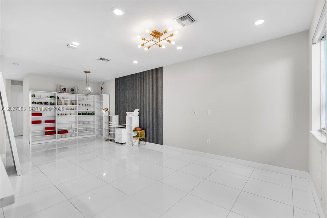 En Venta: $735,000 (4 camas, 3 baños, 1812 Pies cuadrados)