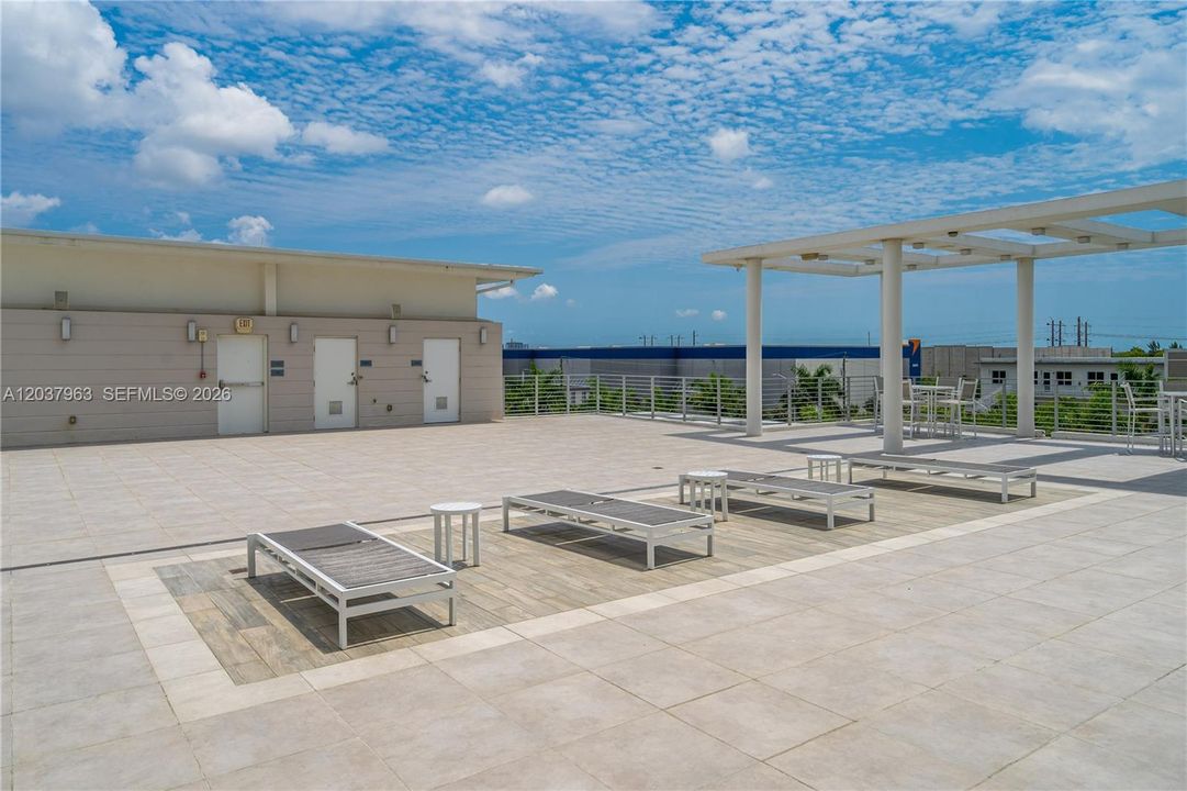 En Venta: $735,000 (4 camas, 3 baños, 1812 Pies cuadrados)