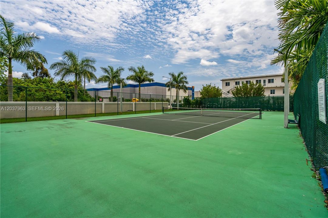 En Venta: $735,000 (4 camas, 3 baños, 1812 Pies cuadrados)