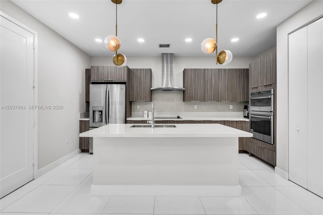 En Venta: $735,000 (4 camas, 3 baños, 1812 Pies cuadrados)