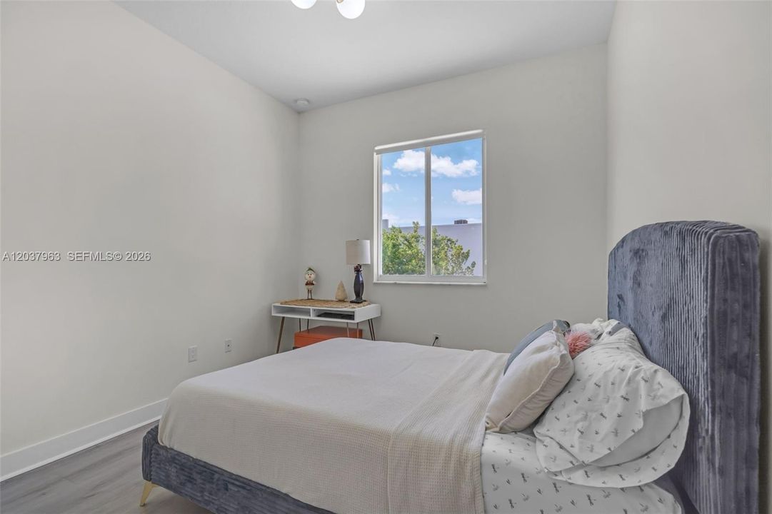 En Venta: $735,000 (4 camas, 3 baños, 1812 Pies cuadrados)