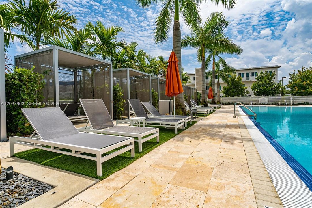 En Venta: $735,000 (4 camas, 3 baños, 1812 Pies cuadrados)