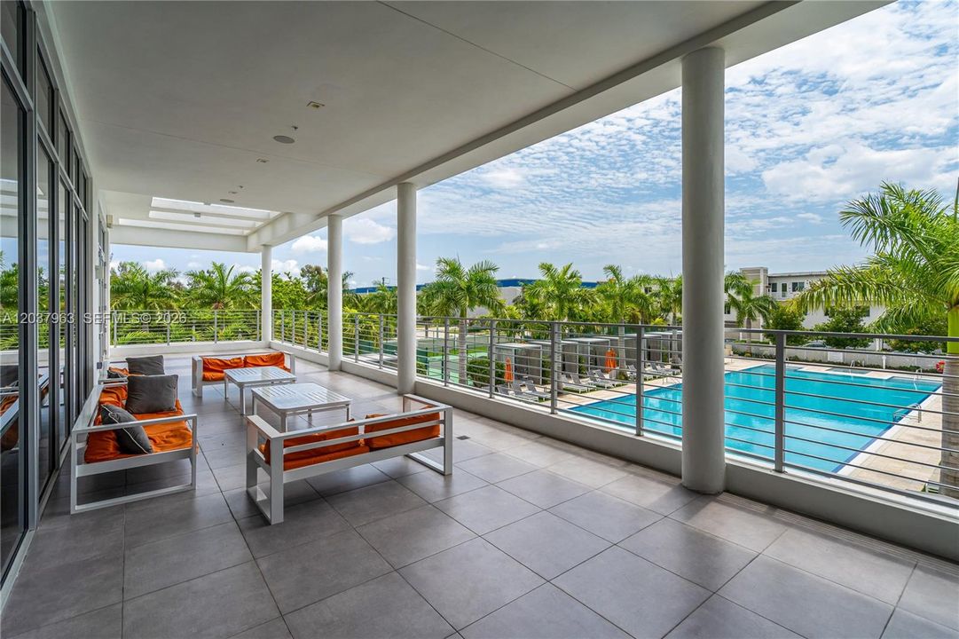 En Venta: $735,000 (4 camas, 3 baños, 1812 Pies cuadrados)