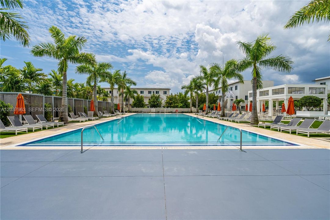En Venta: $735,000 (4 camas, 3 baños, 1812 Pies cuadrados)
