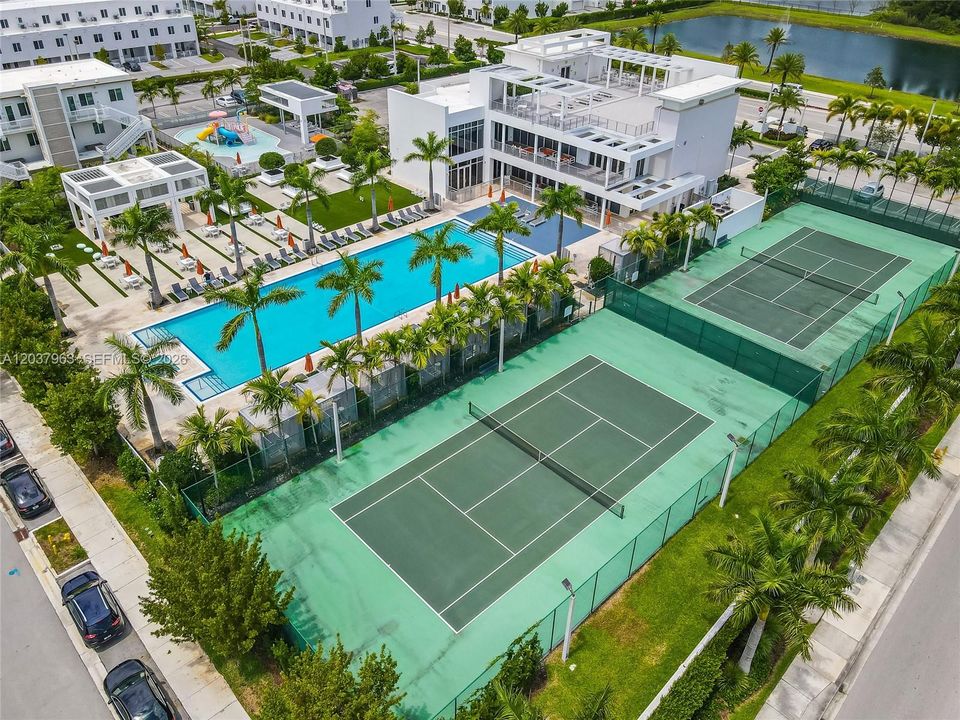 En Venta: $735,000 (4 camas, 3 baños, 1812 Pies cuadrados)