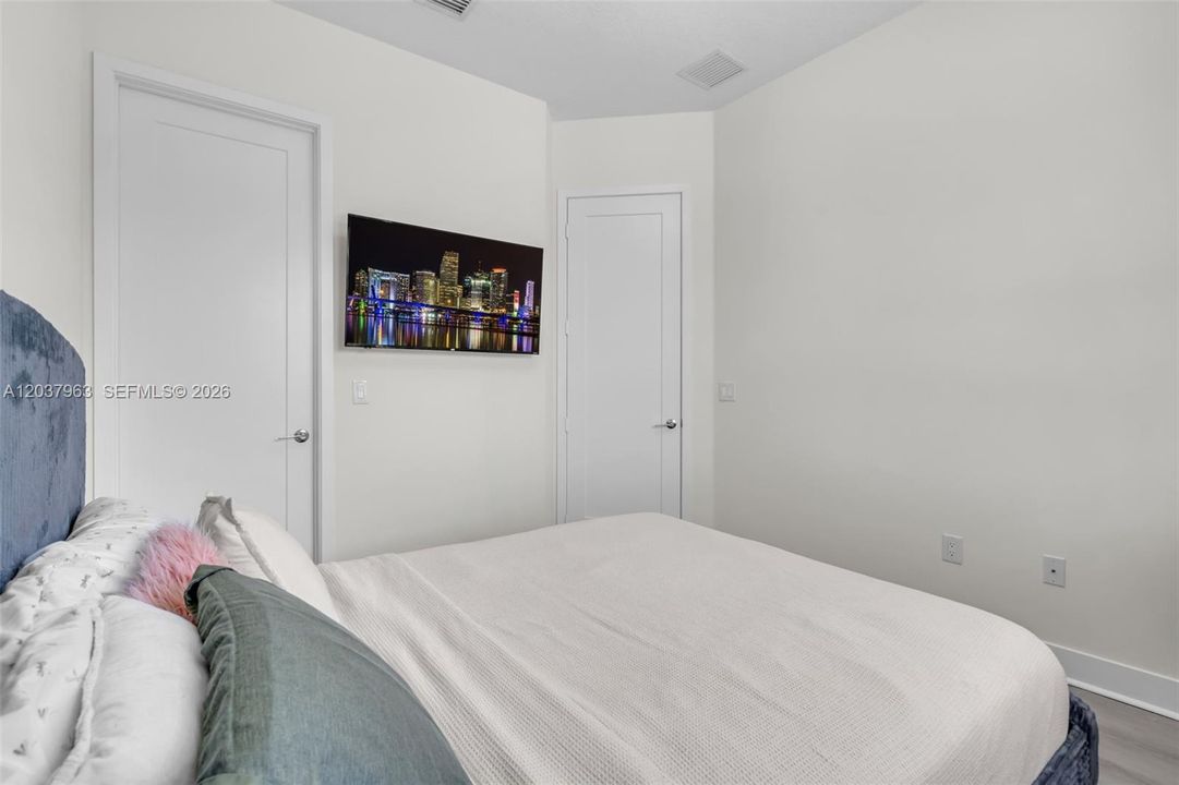 En Venta: $735,000 (4 camas, 3 baños, 1812 Pies cuadrados)